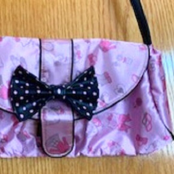Girls' Hello Kitty Pink /Black Shiny Purse Handbag Kitty Charm Bow Snap 12"x 6" - Picture 2 of 8